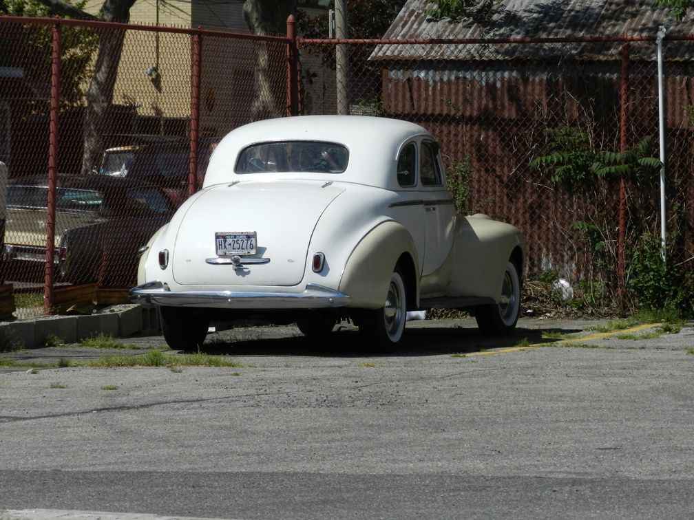 Oldsmobile in L.I.C.