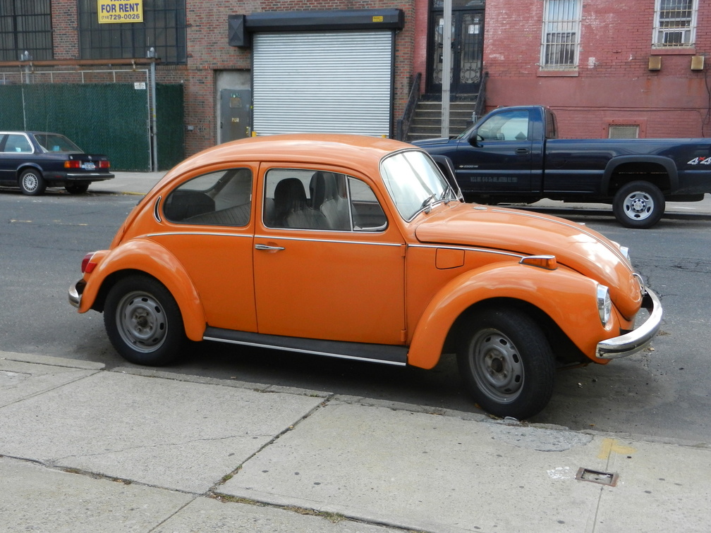 Antique Volkswagen (Florida plates) in L.I.C.