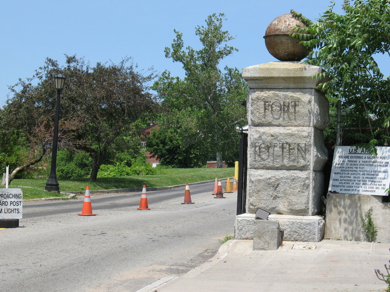 Fort Totten Park, Main Entrance