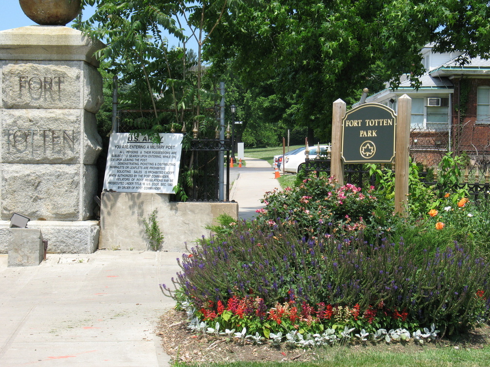 Fort Totten Park, Main Entrance