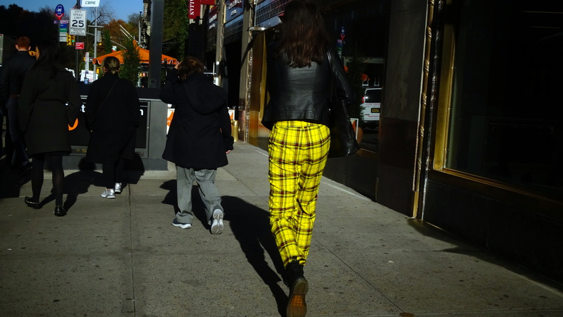 Yellow Pants 6th Avenue DSC04852