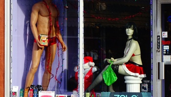 Smutshop Mannequins in Hackensack DSC05895