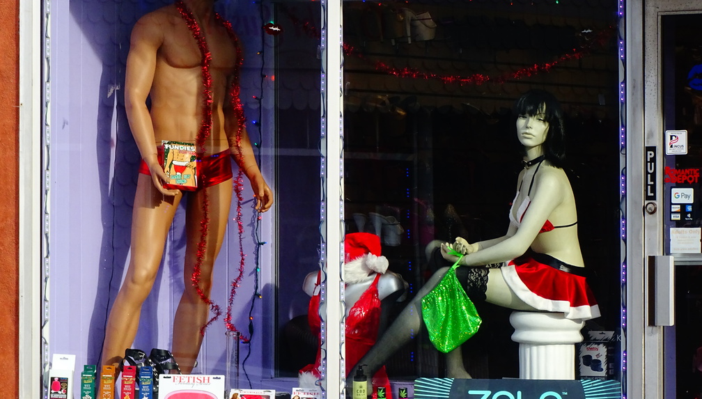 Smutshop Mannequins in Hackensack DSC05895