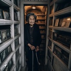 photojournalism-quality-photo-of-an-elderly-woman-living-inside-her-community-mausoleum-crypt-at-the-St.-Michael's-cemetery-in-Astoria,-Queens,-where-she-was-born-and-raised-and-spent-her-entire-life-in-a-solitary-confine (7)